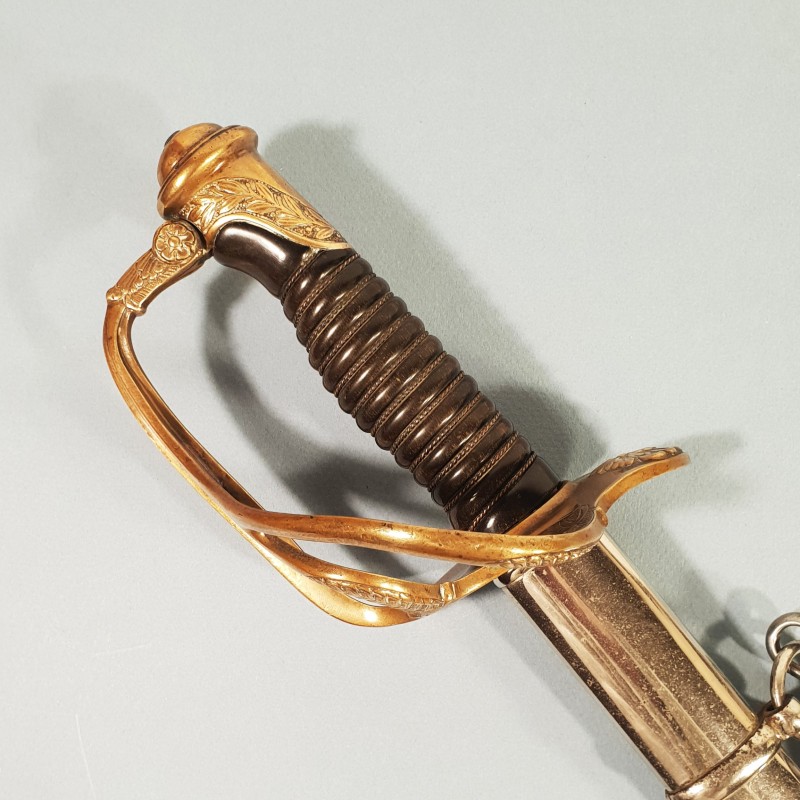 SABRE MODELE 1822 - 1899 POUR OFFICIERS D'ARTILLERIE MANUFACTURE NON MARQUEE AVEC SUSPENTE